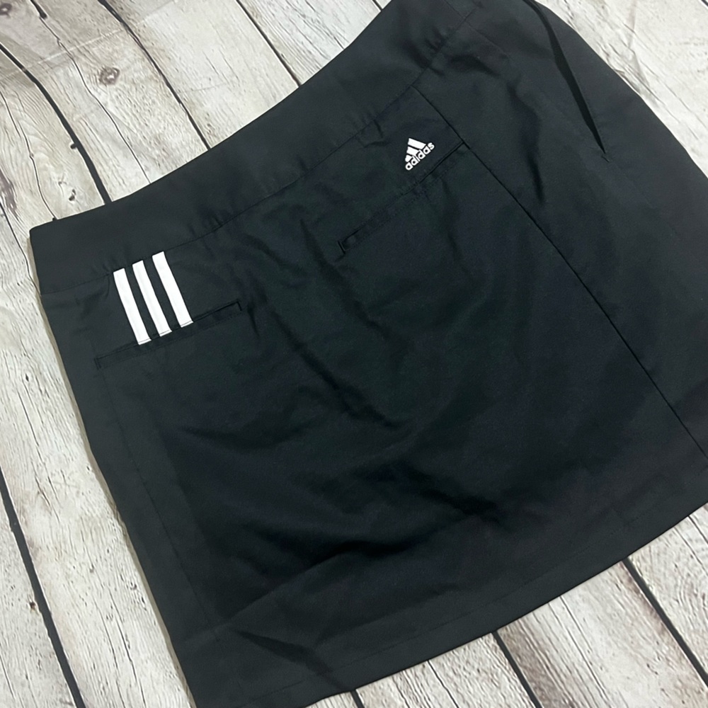 Adidas women’s black golf skirt with built in shorts.